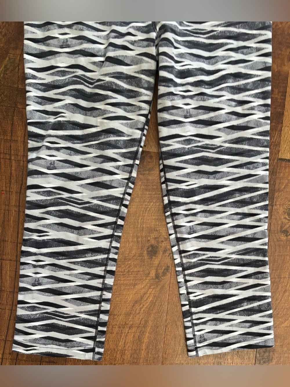 Nike legendary criss cross leggings cropped woman Sz Medium drifit - Picture 4 of 8